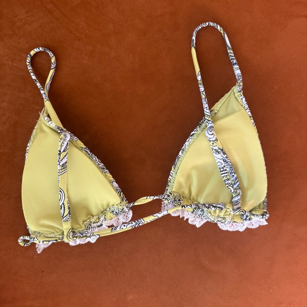 F21 Paisley Triangle Bikini Top with Lace Trim + Smocked Detail | S | NWOT - Picture 2 of 6